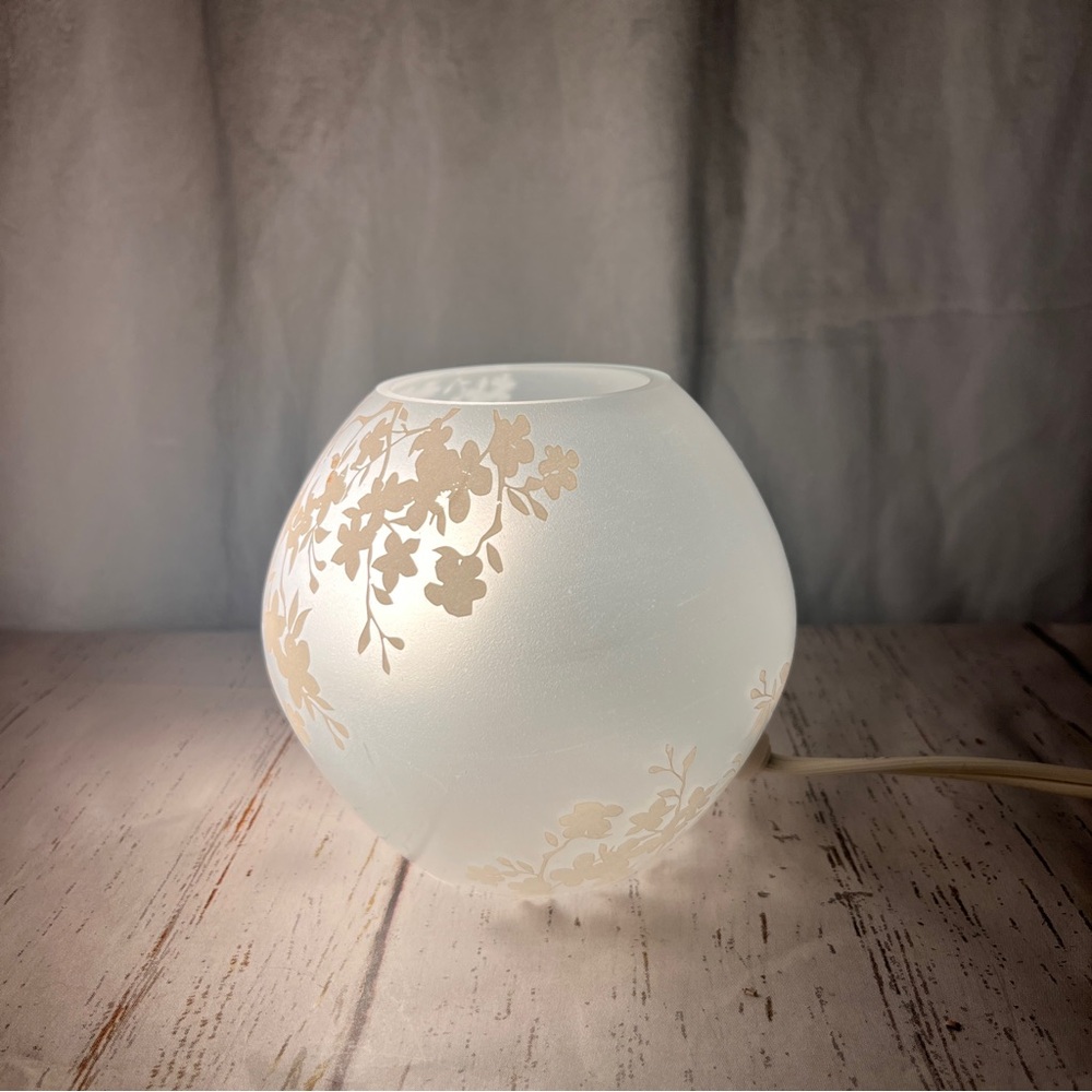 IKEA Knubbig Table Lamp White Cherry Blossoms Frosted Glass Globe 5in